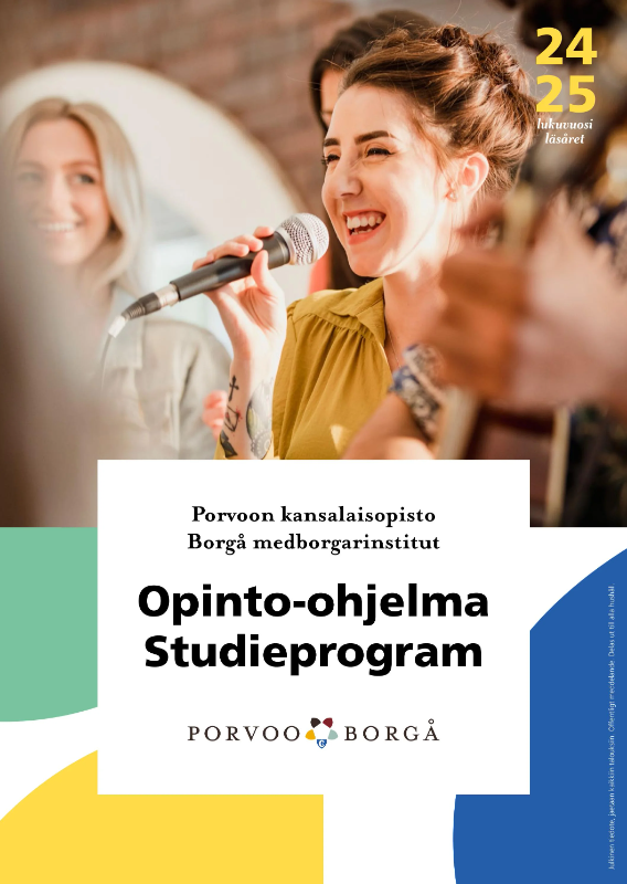 Kansalaisopiston opinto-ohjelman 2024-2025 kansikuva, jossa mikrofoniin laulava nainen.