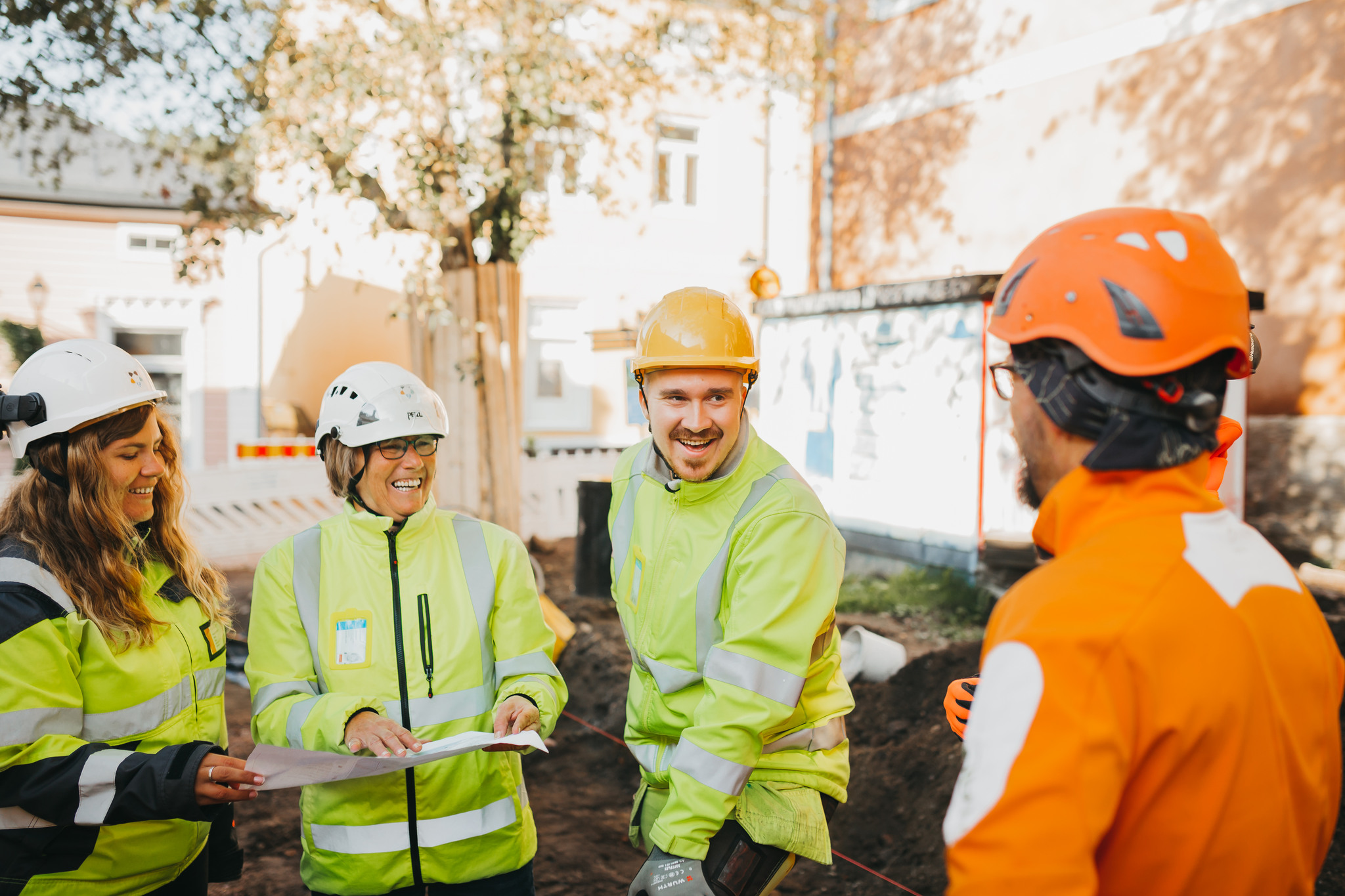 Teamarbete på ett byggnadsställe